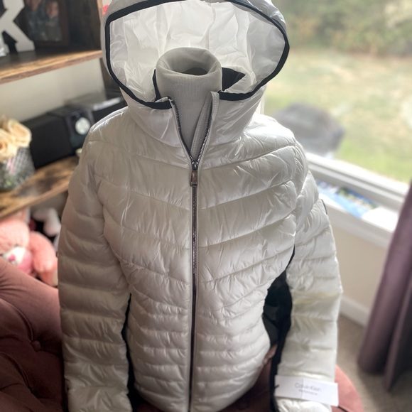 Calvin Klein New Womens white & black puffer Jacket size M - Picture 3 of 11
